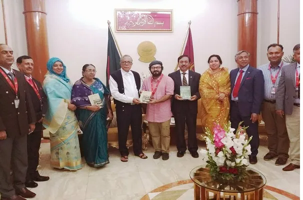 ‘নিশ্বাসে শব্দ ভাসে’র মোড়ক উন্মোচন করলেন রাষ্ট্রপতি