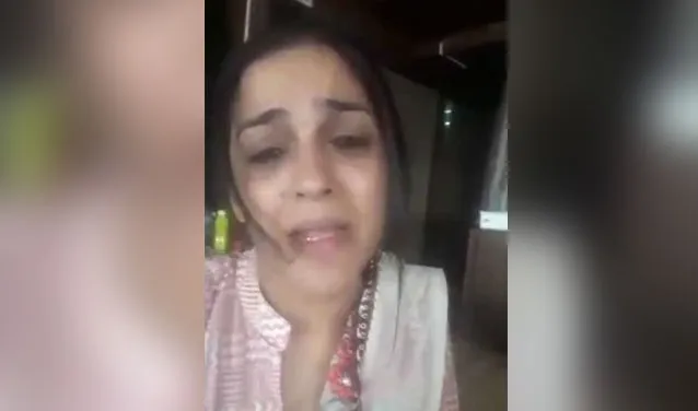 টুইটারে ভিডিও বার্তায় স্বামীর নির্যাতনের বর্ণনা, বিচার দাবি