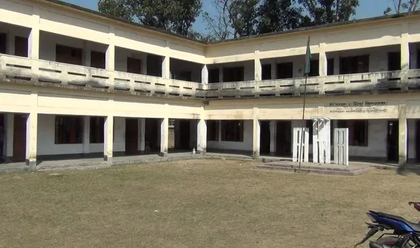 প্রশ্নফাঁস: নাটোরে শিক্ষক, শিক্ষার্থীসহ আটক ১৩