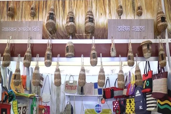 নান্দনিক পাটপণ্যের পসরা সাজিয়ে বসেছে পাটপণ্য মেলা