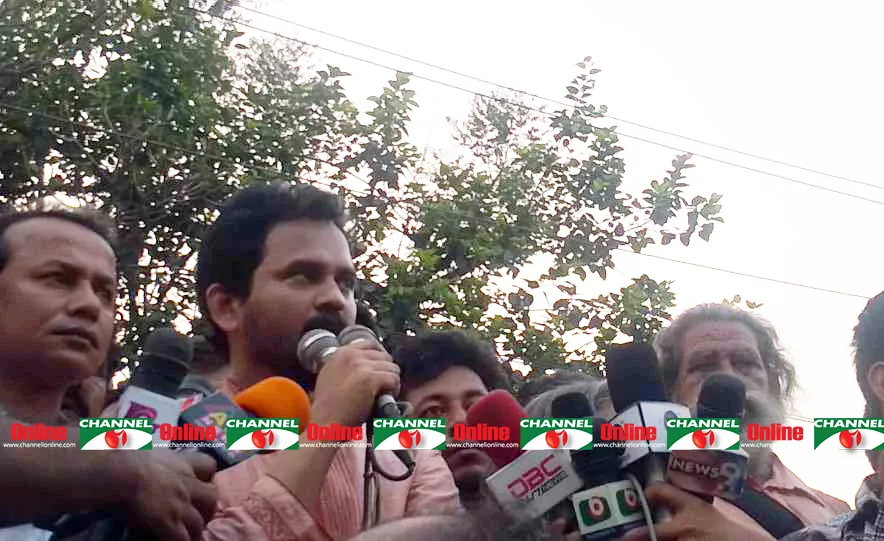 ২৪ ঘণ্টার মধ্যে হামলাকারীর পরিচয় উদঘাটন করতে হবে: গণজাগরণ মঞ্চ