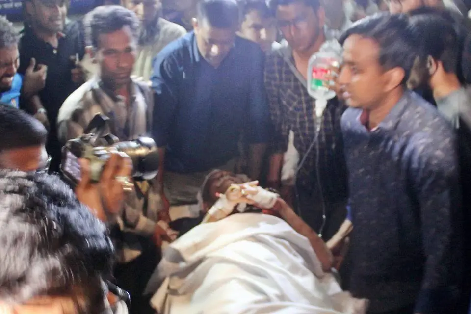 ঢাকা সিএমএইচে জাফর ইকবাল
