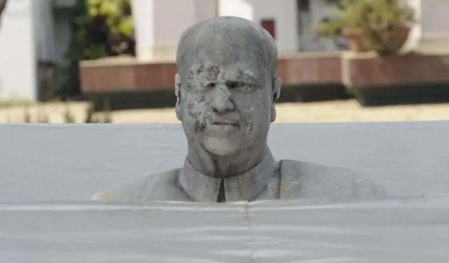 লেনিনের পর এবার রামস্বামী ও শ্যামাপ্রসাদ