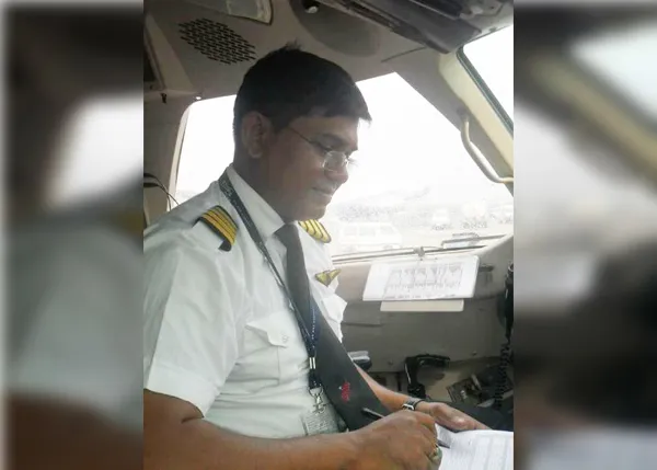 মারা গেলেন পাইলট আবিদও