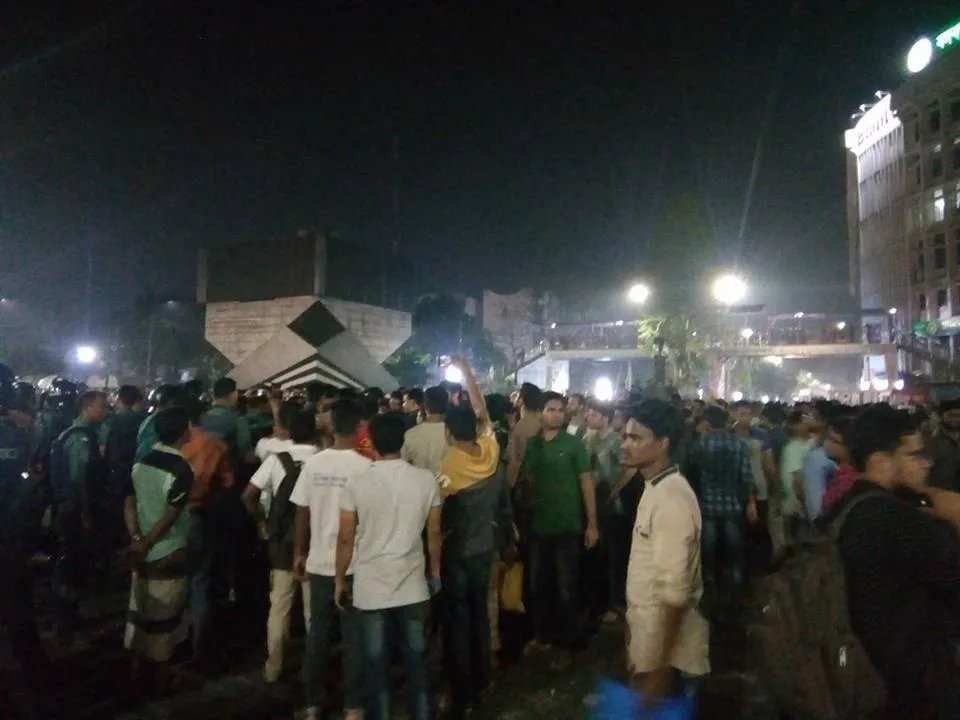 শাহবাগ থেকে সরে গেলেন চাকরিপ্রার্থীরা