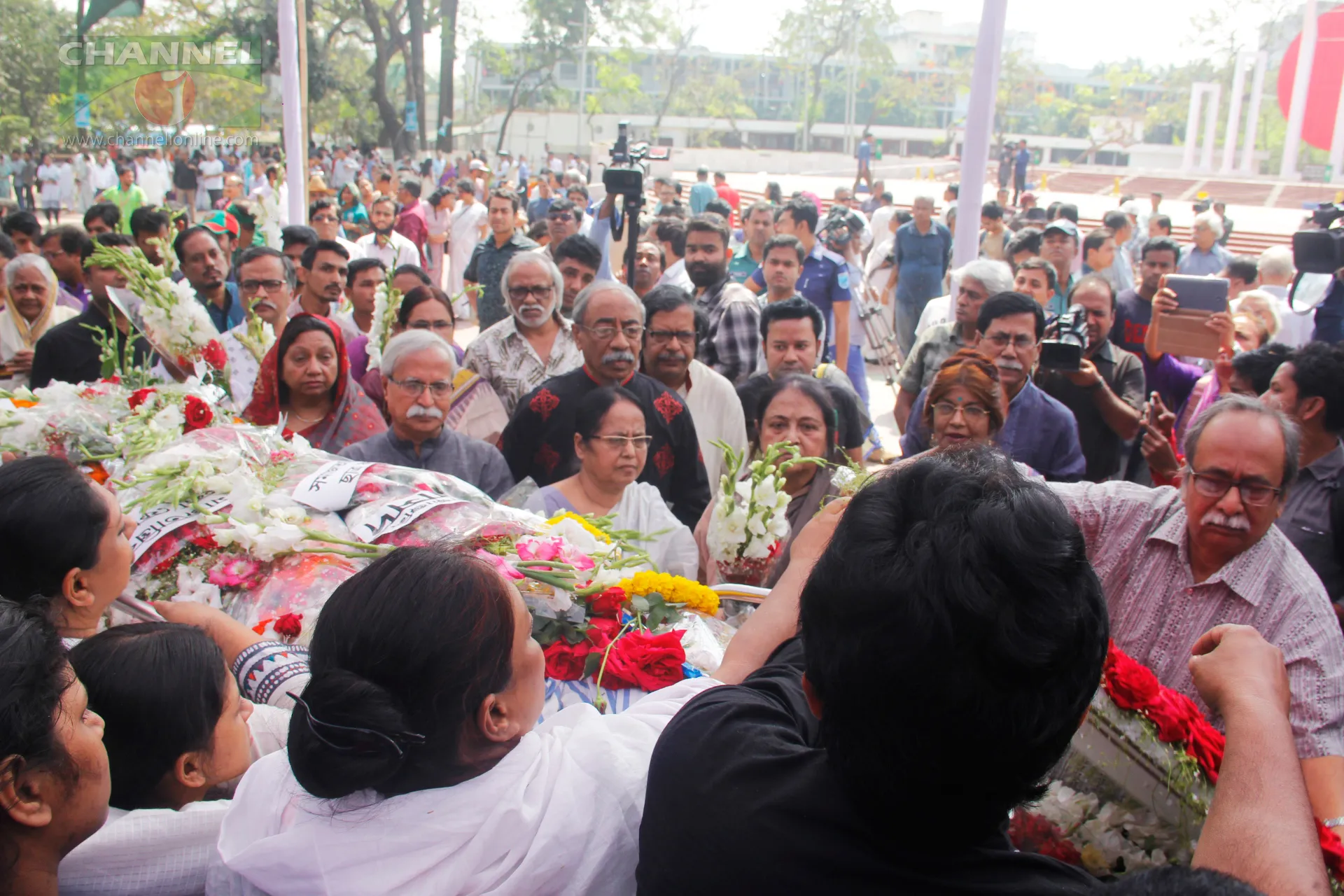 ঘাতক দালাল নির্মূল কমিটির সদস্যরা আসেন সহযোদ্ধাকে বিদায় জানাতে