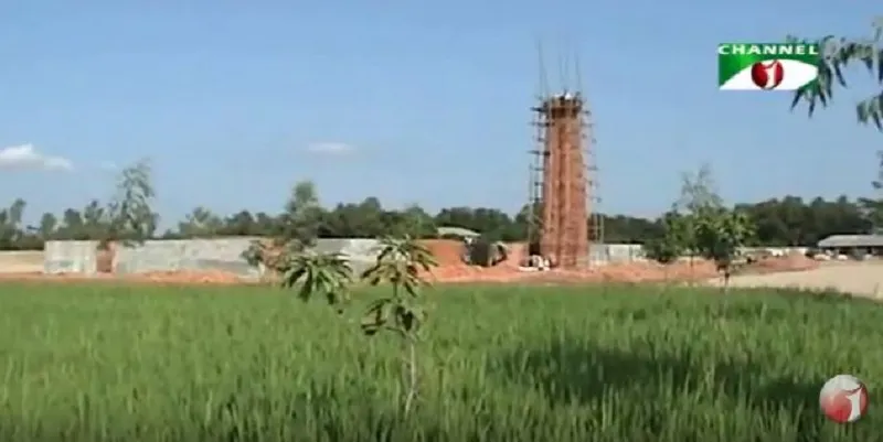 দিনাজপুরে ফসলি জমি ধ্বংস করে ইটভাটা
