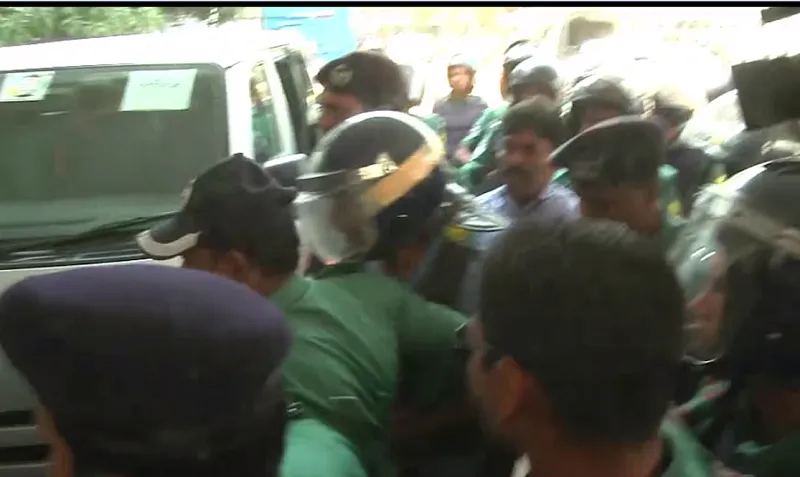 হামলাকারী ফয়জুরের বাবা-মা ও মামা রিমান্ডে