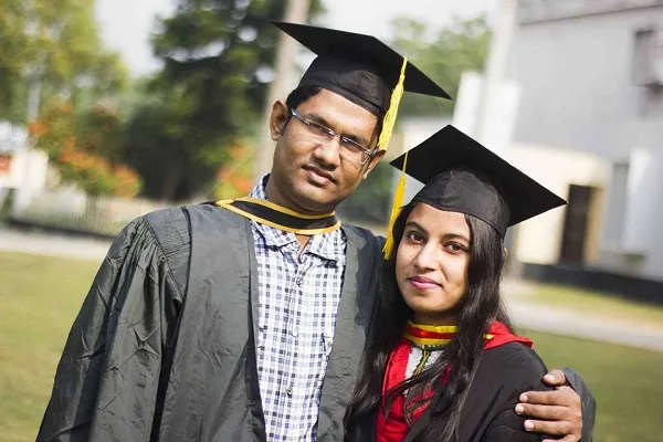 উড়োজাহাজ বিধ্বস্ত: স্বামীর লাশ মর্গে, আইসিইউতে রুয়েট শিক্ষিকা