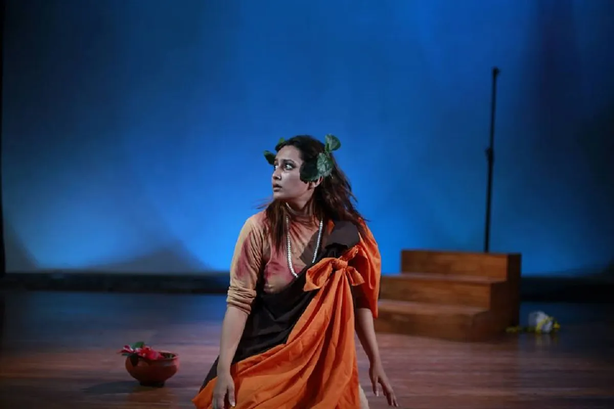 থিয়েটার অলিম্পিক এর আগে পরপর পাঁচ ‘পাঁজরে চন্দ্রবান’