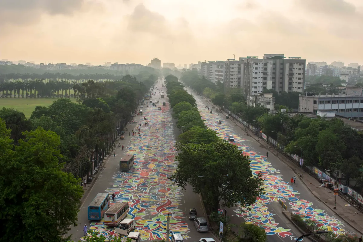 পিচঢালা পথে রংতুলির আঁচড়ে বর্ষবরণ