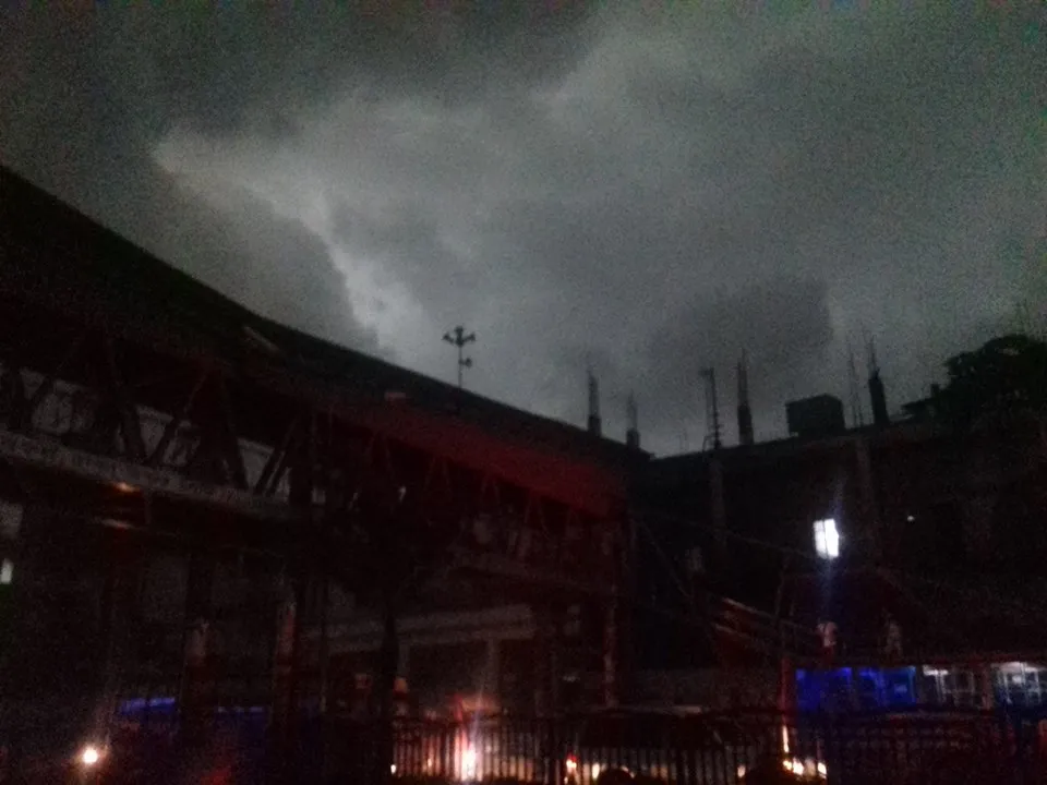 কালবৈশাখী-ঝড়-বৃষ্টি-মেঘলা আকাশ