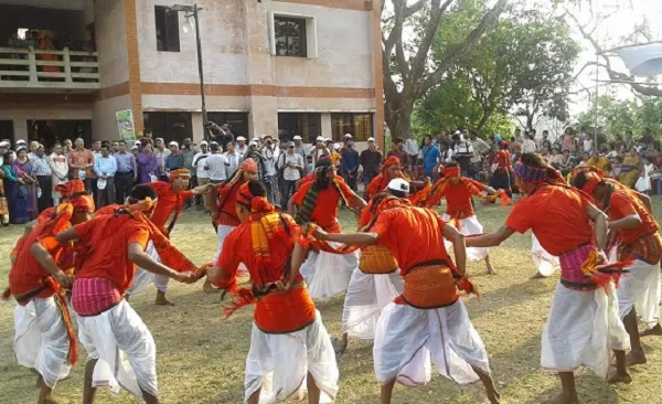 পাহাড়ে বৈসাবির আমেজ