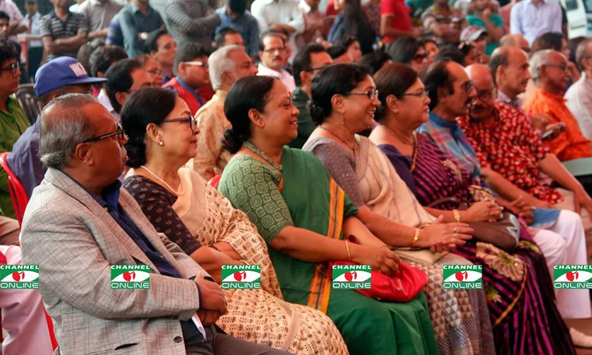 ‘আমাদের এখন মৌলিক চলচ্চিত্র নির্মাণের দিকে যাওয়া দরকার’