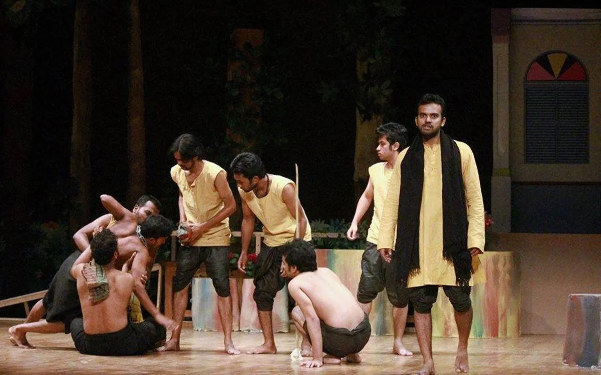 রবিবার সন্ধ্যায় বাতিঘরের ‘অলিখিত উপাখ্যান’