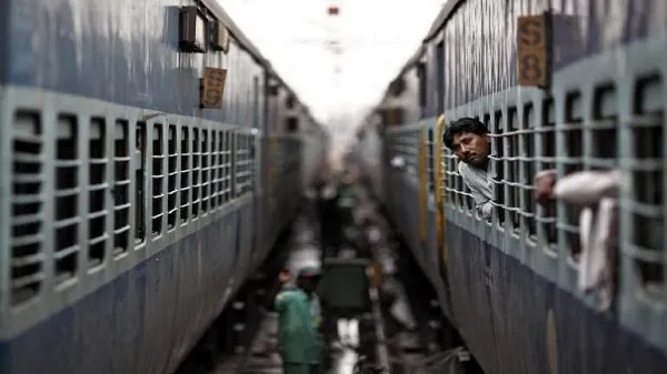 ইঞ্জিন ছাড়াই ট্রেন চলল ১০ কিলোমিটার