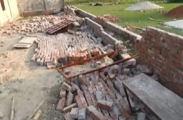 বিদ্যালয়ের দেয়াল ধসের ঘটনায় ২ প্রকৌশলীকে শোকজ