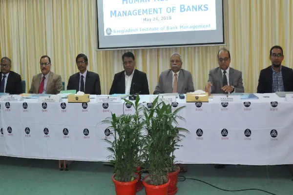 এক বছরে ব্যাংক কর্মী কমেছে ৯ হাজার, নীতিবান নেতৃত্বের অভাব