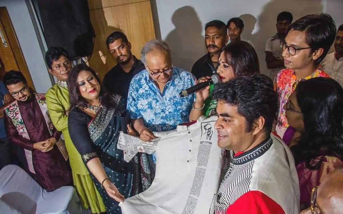বিপ্লব সাহার ডিজাইনে মুগ্ধ সৌমিত্র-গৌতম