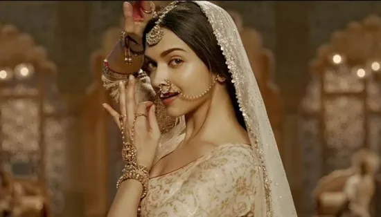 কেনো নতুন ছবিতে হাত দিচ্ছেন না দীপিকা?