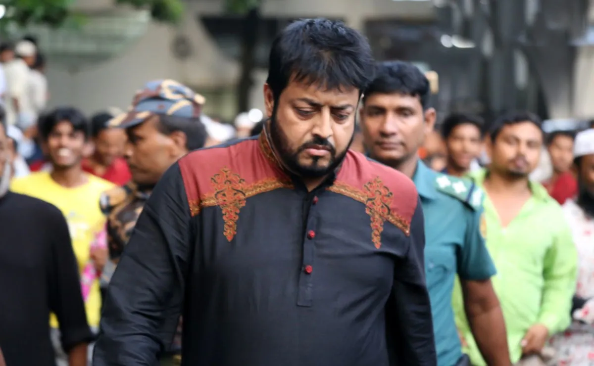 আমি ছোটবেলা থেকেই মিঠুন দা’কে ফলো করি: ওমর সানী