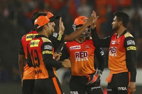 সাকিবদের হারিয়ে প্লেঅফে কলকাতা