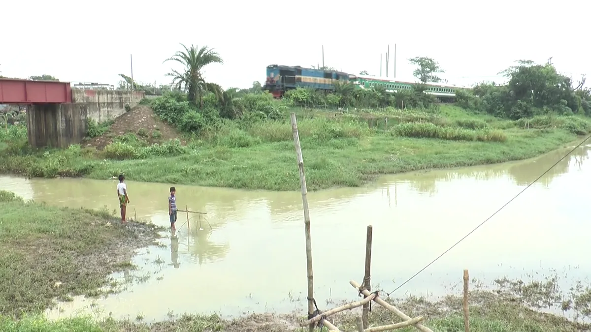 দখল-দূষণে চিলাই নদী এখন সরু খাল