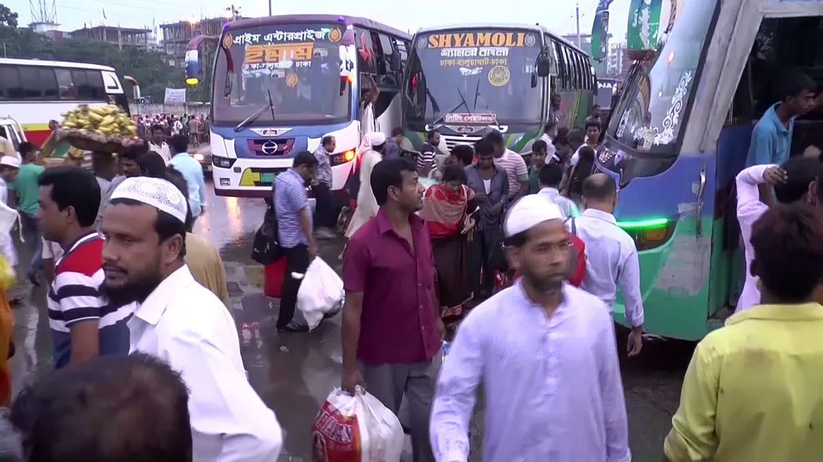 ঈদে বাড়ি ফেরা
