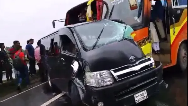 খন্দকার মোশাররফের গাড়ি বহরে দুই বাসের ধাক্কায় ছাত্রদল নেতা নিহত