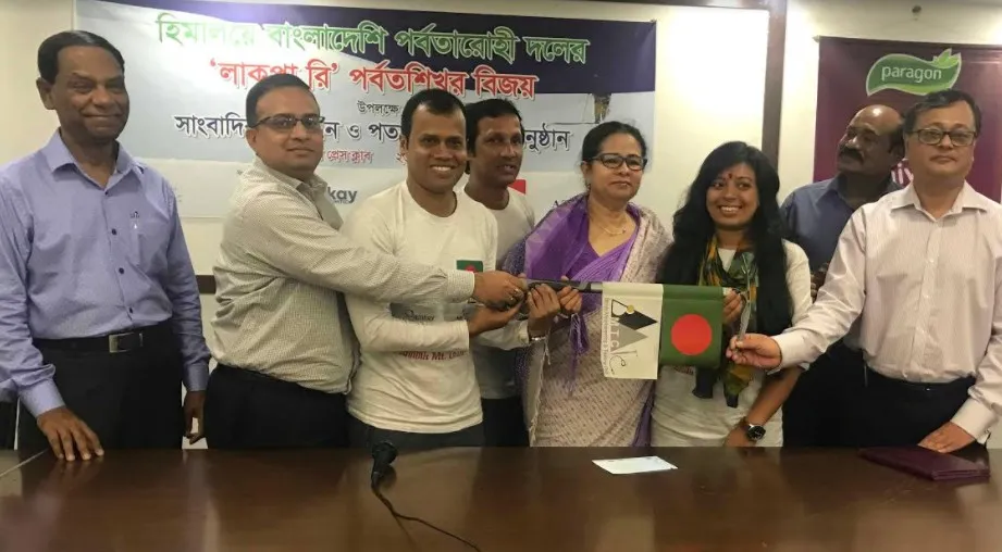 ‘লাকপা রি’ জয়ের গল্প শোনালেন বাংলাদেশের তিন পর্বতারোহী