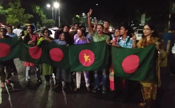 শাহবাগে মেয়েদের জয় উদযাপনে মিছিল
