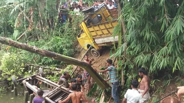 সড়ক দুর্ঘটনা-