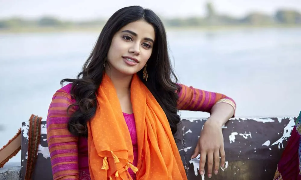 ‘ধড়ক’-এর প্রিমিয়ারে কেন কাঁদলেন শ্রীদেবী কন্যা?