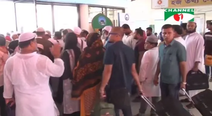 হজযাত্রা: ফ্লাইট শুরু হওয়ার পর যাত্রী পরিবহন নিয়ে সংকট