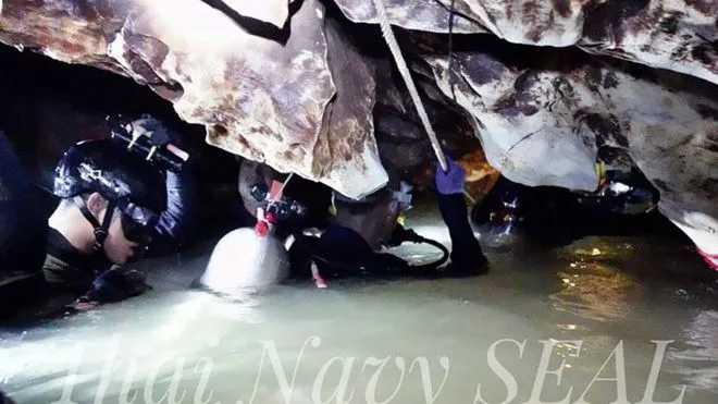 থাইল্যান্ড-ডুবসাঁতার-গুহা-গুহায় আটকা ক্ষুদে ফুটবলার
