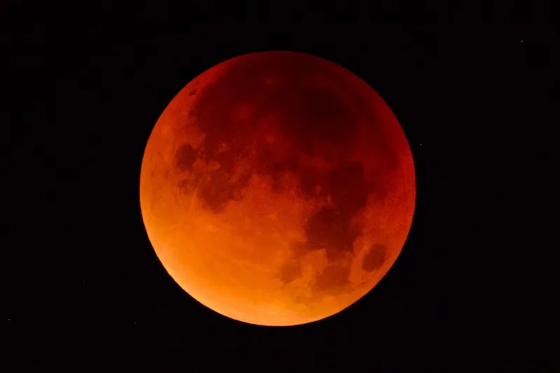 শতাব্দীর দীর্ঘতম পূর্ণ চন্দ্রগ্রহণ