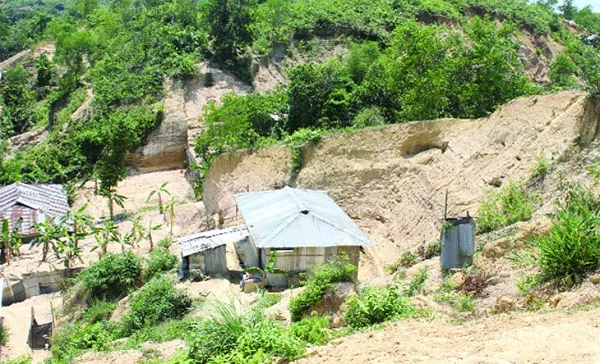 ধসের ঝুঁকিতে কক্সবাজারের পাহাড়ি এলাকা