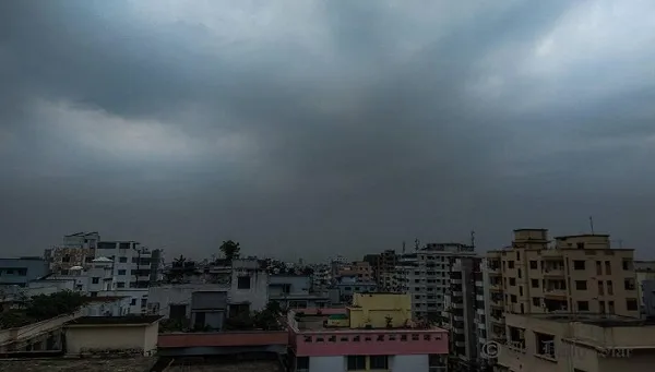 ৩ নম্বর সতর্ক সংকেতে ঢাকায় অবিরাম বৃষ্টি