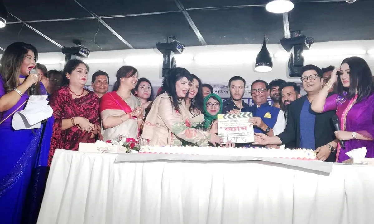 মান্নার স্ত্রী, পুত্রের উপস্থিতিতে ‘জ্যাম’ ছবির মহরত