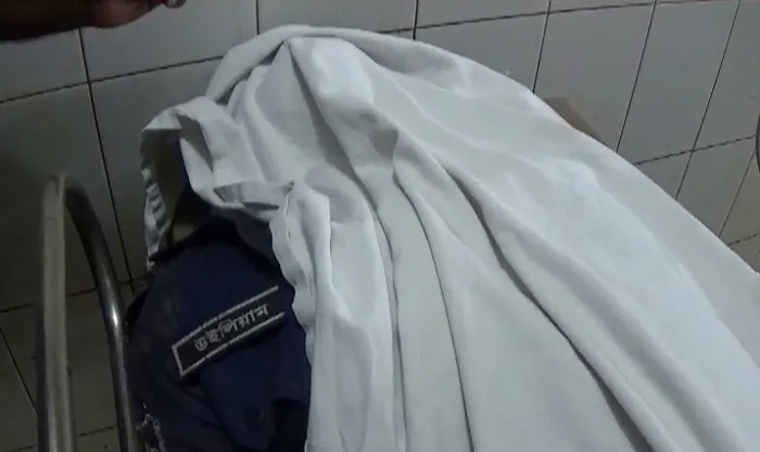 বাস চাপায় পুলিশ কনস্টেবল নিহত