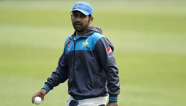 বর্ণবাদী মন্তব্য করে চার ম্যাচ নিষিদ্ধ সরফরাজ