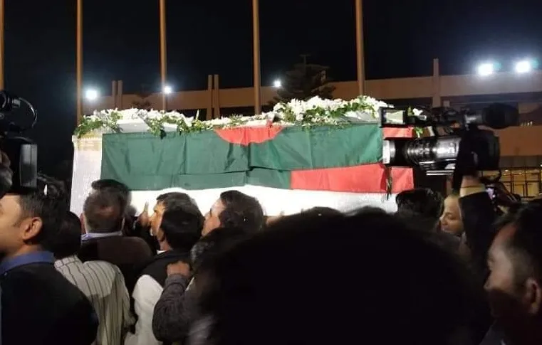 প্রিয় জন্মভূমিতে সৈয়দ আশরাফের মরদেহ