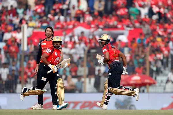 কুমিল্লার সেঞ্চুরি-হ্যাটট্রিকের চাপে চ্যাপ্টা খুলনা