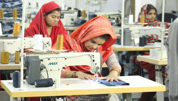 গার্মেন্টসে কাজ করছেন শবনম ফারিয়া