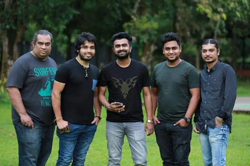 ব্যান্ড দল গড়লেন ইমরান