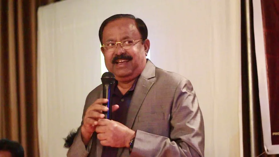 সুস্থ হয়ে দেশে ফিরছেন কাজী হায়াৎ