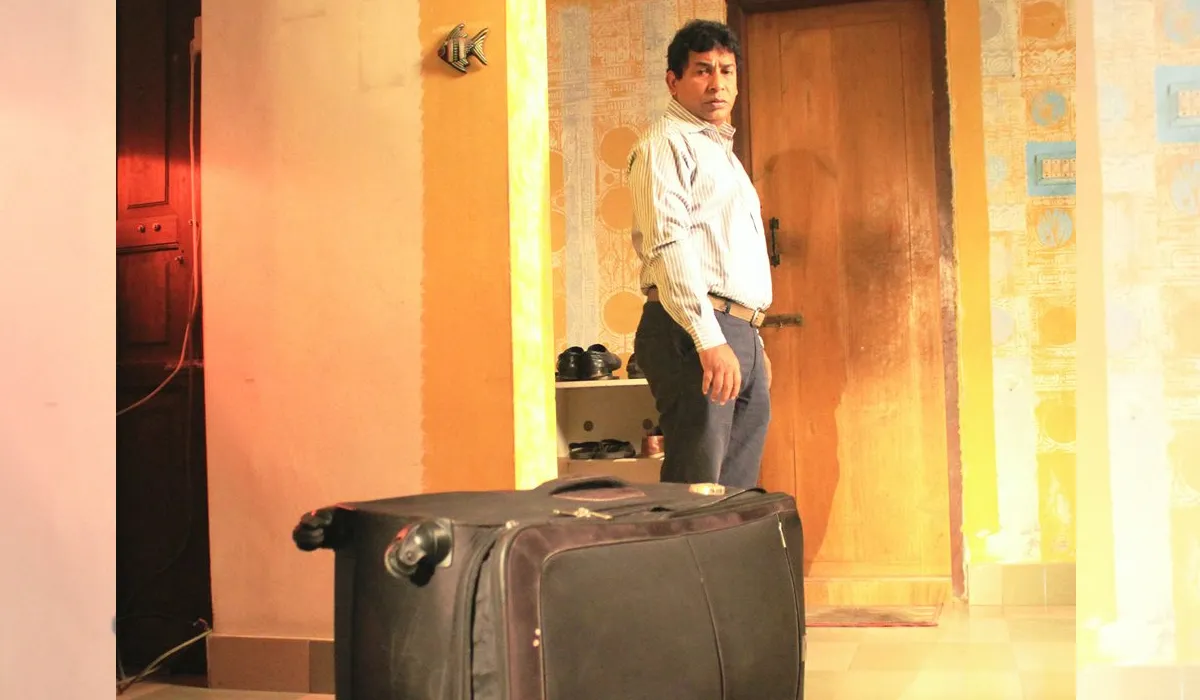 ‘লাগেজ’ নিয়ে বিপদে মোশাররফ করিম