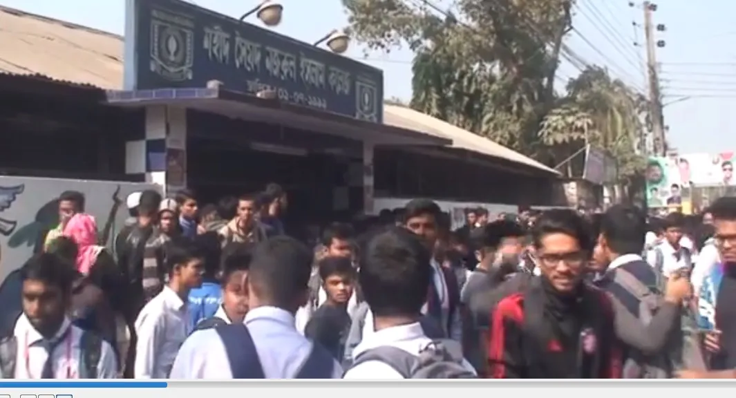 ময়মনসিংহে শিক্ষক লাঞ্ছিতের ঘটনায় থানা ঘেরাও, ভাঙচুর