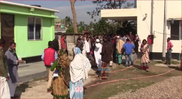 বাসের চাপায় প্রাণ হারালো মা-ছেলে