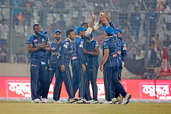 রংপুরকে হারিয়ে ফাইনালে কুমিল্লার প্রতিপক্ষ ঢাকা